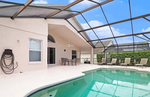 Highgate Park Villa | Modern 4 Bed, 3 Bath Villa In Gated Community, Close to Disney, Sleeps 10