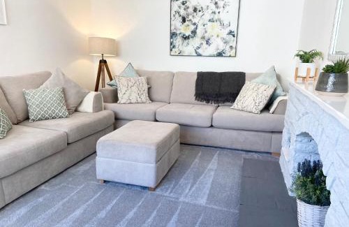 Llanrwst House | Modern 4-bed Cottage Llanwrst Town Centre & Parking - Snowdonia! near Betws-y-Coed