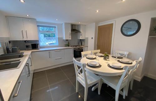 Llanrwst House | Modern 4-bed Cottage Llanwrst Town Centre & Parking - Snowdonia! near Betws-y-Coed
