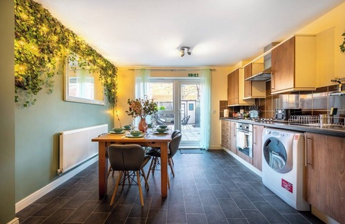 Chorlton-on-Medlock House | Modern 4 Bedroom house in Central Manchester for Contractors and Relocation