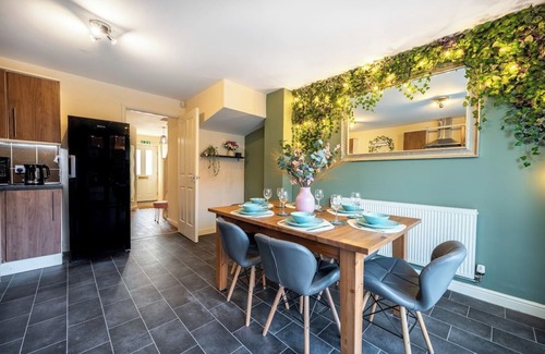 Chorlton-on-Medlock House | Modern 4 Bedroom house in Central Manchester for Contractors and Relocation