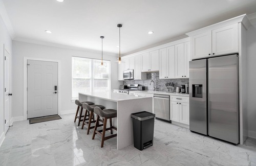 Chicago House | Modern 4-Bedroom Home – Newly Built - Sleeps 10!