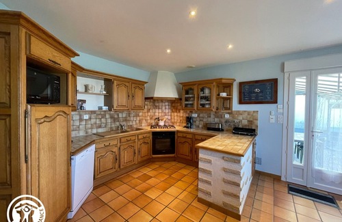 Bouin Cottage | Modern 4-Bedroom Home with Garden, Terrace & WiFi in Bouin