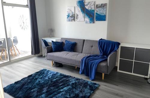 Ashburton Apartment | Modern 4 Bedroom House 10 mins from East Croydon with Garden and Free parking