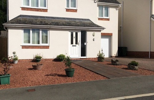 Corwen House | Modern 4 Bedroom House