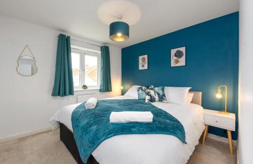 Maidstone House | Modern 4 Bedroom House-Sleeps 7-Parking-Nr Hospital-Contractors Stay