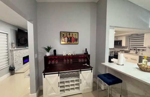 Lake Sarasota House | Modern 4-bedroom house with Heated Pool and Outdoor Firepit in Sarasota.