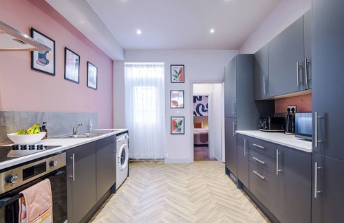 Salford House | Modern 4-Bedroom in Manchester