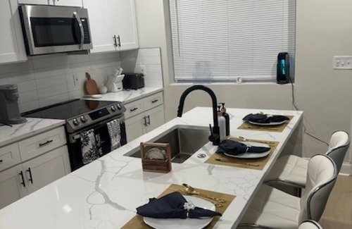 Downtown Baltimore House | Modern 4 Bedroom -Mins to Stadiums, Harbor & JHU
