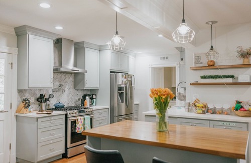 Newhall House | Modern 4 Bedroom Home with Pool - Ideal Retreat for Families.