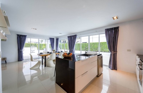Nong Kae Villa | Modern 4 Bedrooms Pool Villa - VY