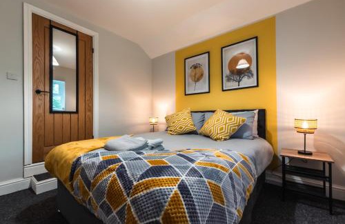 Southampton House | Modern 4 Bedrooms-Sleeps 8-Long Term Disc-Driveway