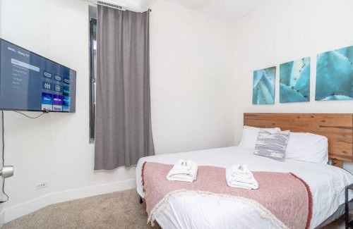 Near South Side Apartment | Modern 420 friendly 3BR Apartment in State Street Near McCormick Place, Chinatown and Soldier Field