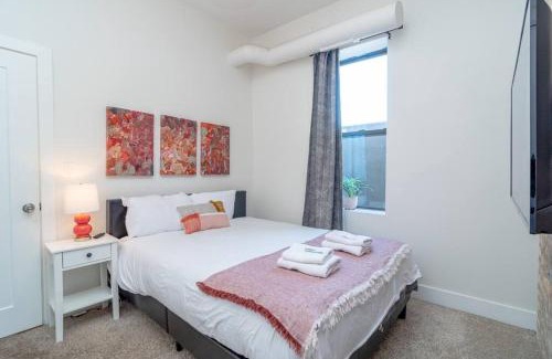 Near South Side Apartment | Modern 420 friendly 3BR Apartment in State Street Near McCormick Place, Chinatown and Soldier Field