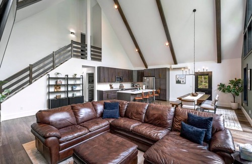 Sunday River Area House | Modern 4BD Sunday River Chalet HotTub & GameRm