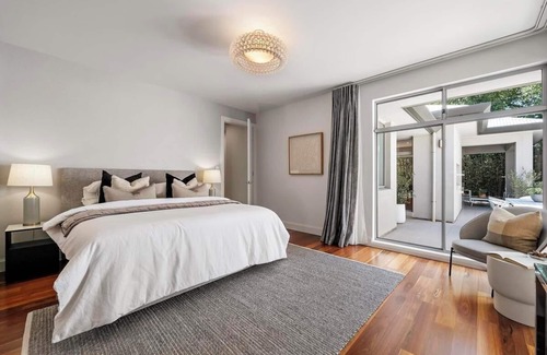 Beaumont House | Modern 4BDR 2BTH Home