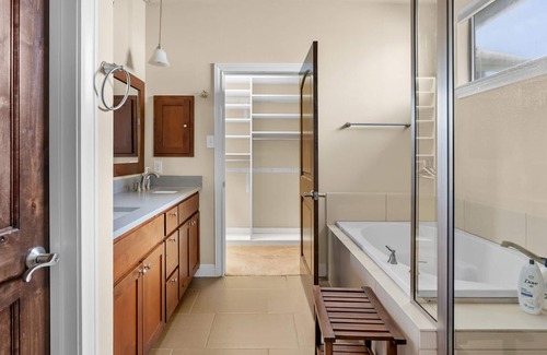 Mueller House | Modern 4Bed - Heart of Mueller! Walk To Everything