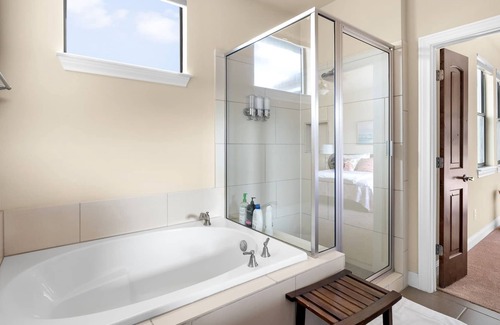 Mueller House | Modern 4Bed - Heart of Mueller! Walk To Everything