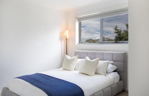 South Coogee Villa | Modern 4BR, 5Min Drive to Coogee