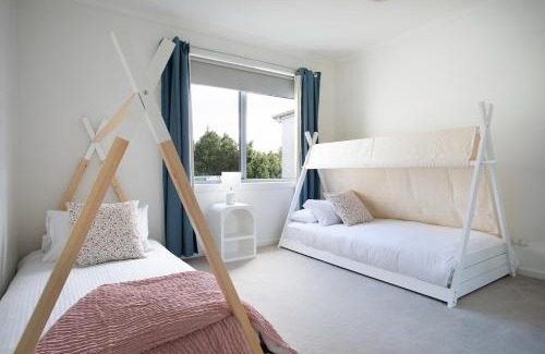 South Coogee Villa | Modern 4BR, 5Min Drive to Coogee