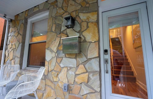 Park View House | Modern 4BR Columbia Heights Gem Walk 2 Metro & Shops with Parking