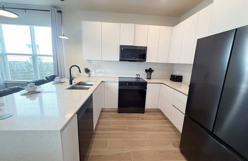 Clermont House | Modern 4BR Family Home With Private Pool
