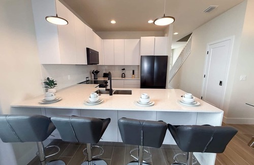 Clermont House | Modern 4BR Family Home With Private Pool