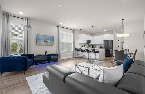 Clermont House | Modern 4BR Family Home With Private Pool