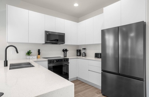 Clermont House | Modern 4BR Family Home With Private Pool