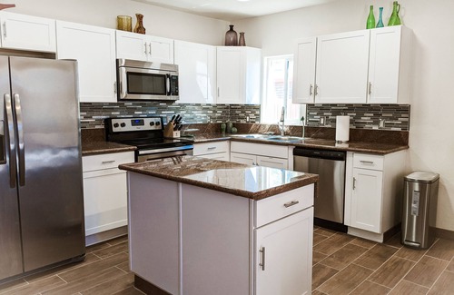 Menlo Park House | Modern 4BR Gem, Minutes to Downtown, 2 Primary Suites