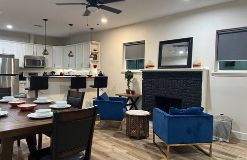 South Central Houston House | Modern 4BR in Midtown Near Medical Center & Museum