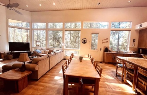 Shaver Lake Apartment | Modern 4BR Playground Deck