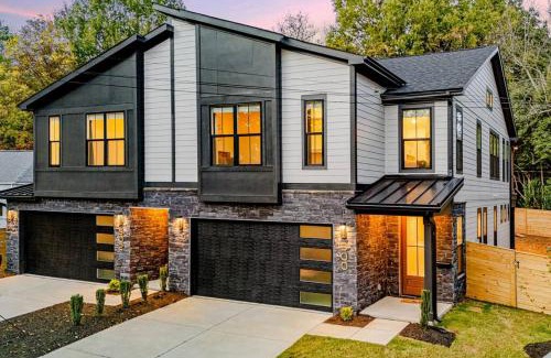 Charlotte House | Modern 4BR Retreat in Uptown!