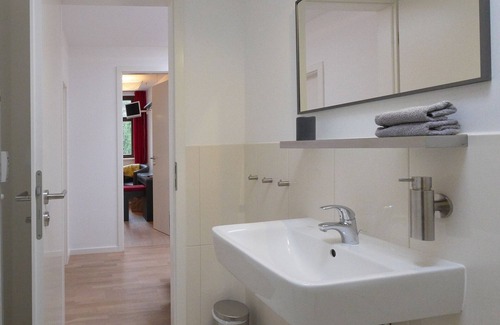 Nauener Vorstadt Villa | Modern 4p Apartment on Holy See