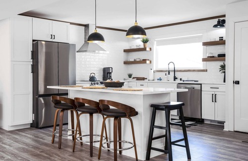 Como House | Modern 5 BDR Retreat - Game Room, Fire Pit, Creek