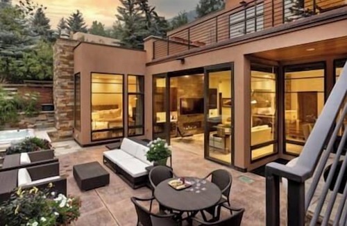Knollwood House | Modern 5 Bedroom Aspen Core, Walt to Everything!