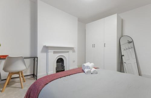 Town Apartment | Modern 5-Bedroom Fulham Flat - Sleeps 12