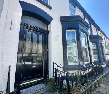 Liverpool Apartment | Modern 5 Bedroom House Near Lark Lane