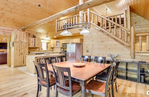 Necedah Cabin | Modern 5-Bedroom Log Cabin - 1/2 mile to Castle Rock Lake – 30 Mins to the Dells