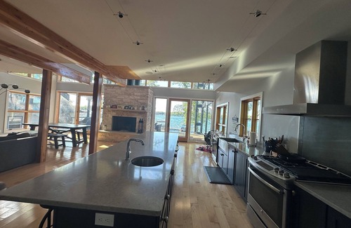Sister Lakes House | Modern 5-BR home on Magician lake - space for family fun, swimming & sunsets
