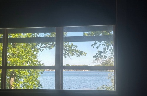 Sister Lakes House | Modern 5-BR home on Magician lake - space for family fun, swimming & sunsets