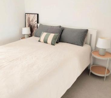 Newstead Apartment | Modern 5-Guest Pool Retreat for Family & Business