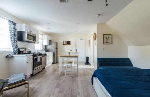 Ewing House | Modern 5⭐ Triplex - PERFECT for your GROUP TRIP!