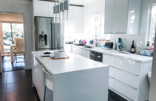 Valley Glen House | Modern 5bdr House with hot tub 7 min from Universal studios