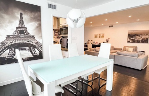 Valley Glen House | Modern 5bdr House with hot tub 7 min from Universal studios