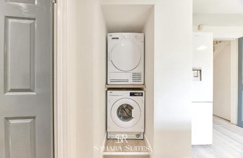 Blyth House | Modern 5BR Contractor Stay - Family & Business - Parking