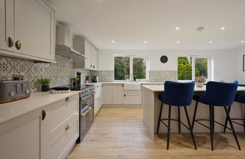 Knowsley Apartment | Modern 5BR Victorian Home in Liverpool
