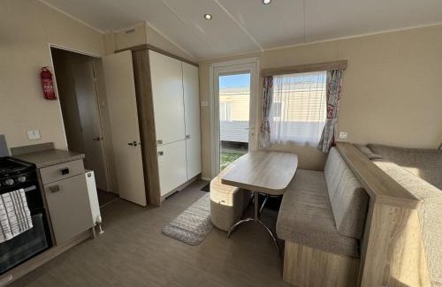 Pakefield Other | Modern 6 Berth Caravan With Free Wifi Nearby Pakefield Beach Ref 68028Cr