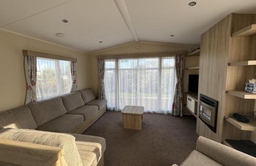 Pakefield Other | Modern 6 Berth Caravan With Free Wifi Nearby Pakefield Beach Ref 68028Cr