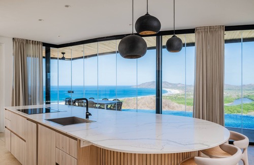 Tamarindo Villa | Modern 6 BR Ocean View Villa with pingpong table, daily breakfast & cleaning